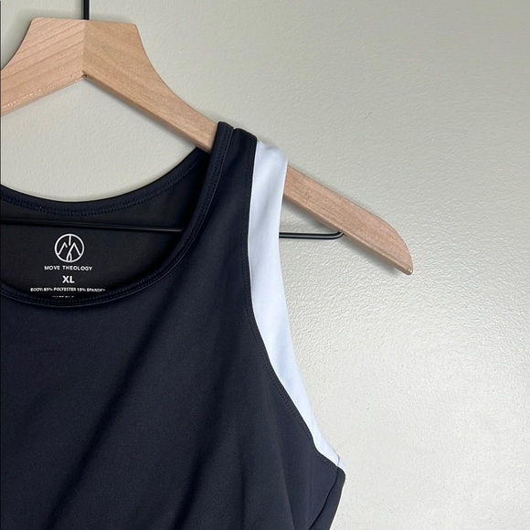 Move Theology Tank Too Black and White Athletic Crop Top XL - Picture 3 of 4